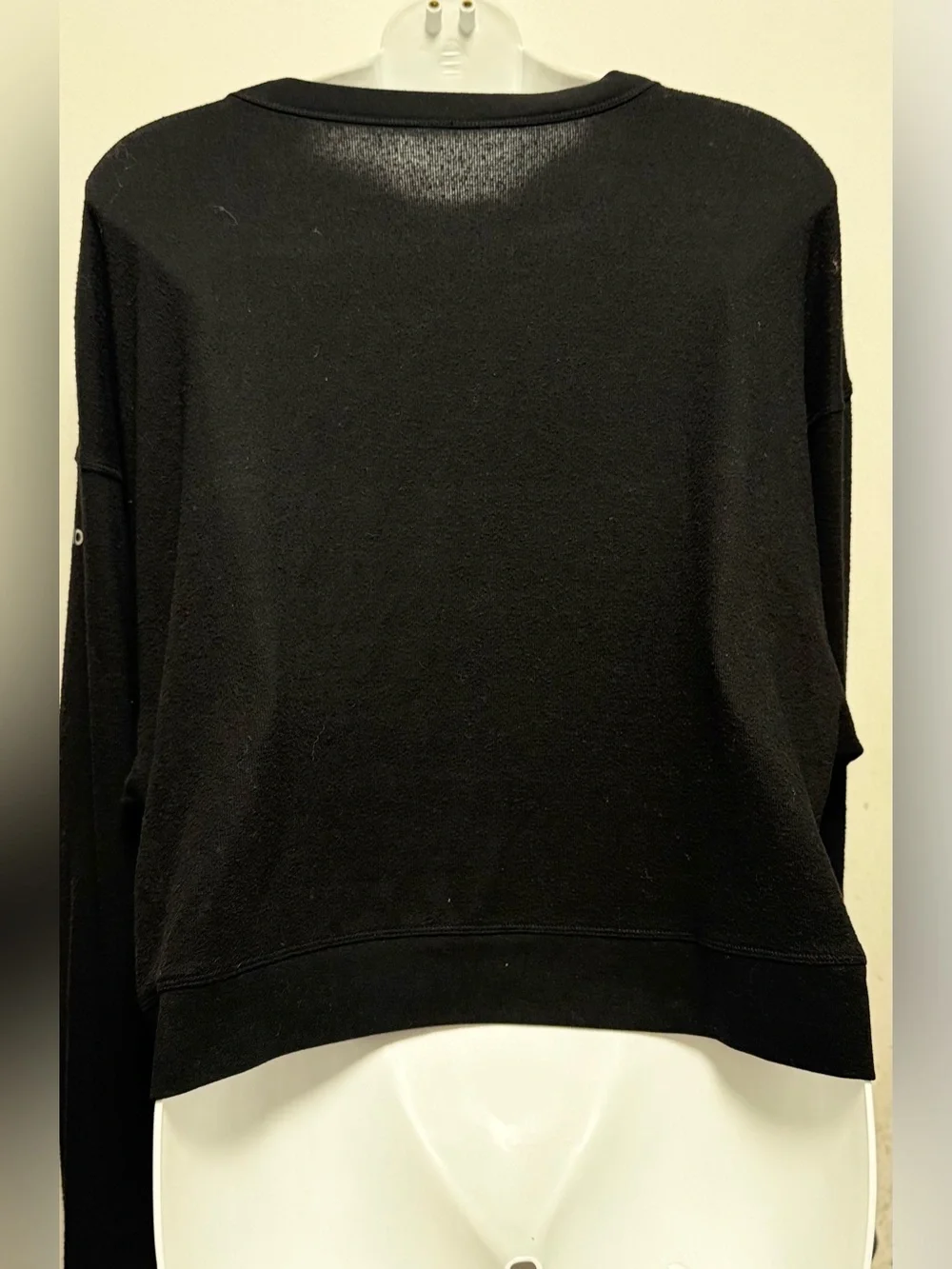 ALO Yoga Black Henley Pullover Cropped Sweatshirt Sz M